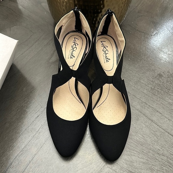 LIFESTRIDE Giovanna 2 Pumps - Picture 6 of 12